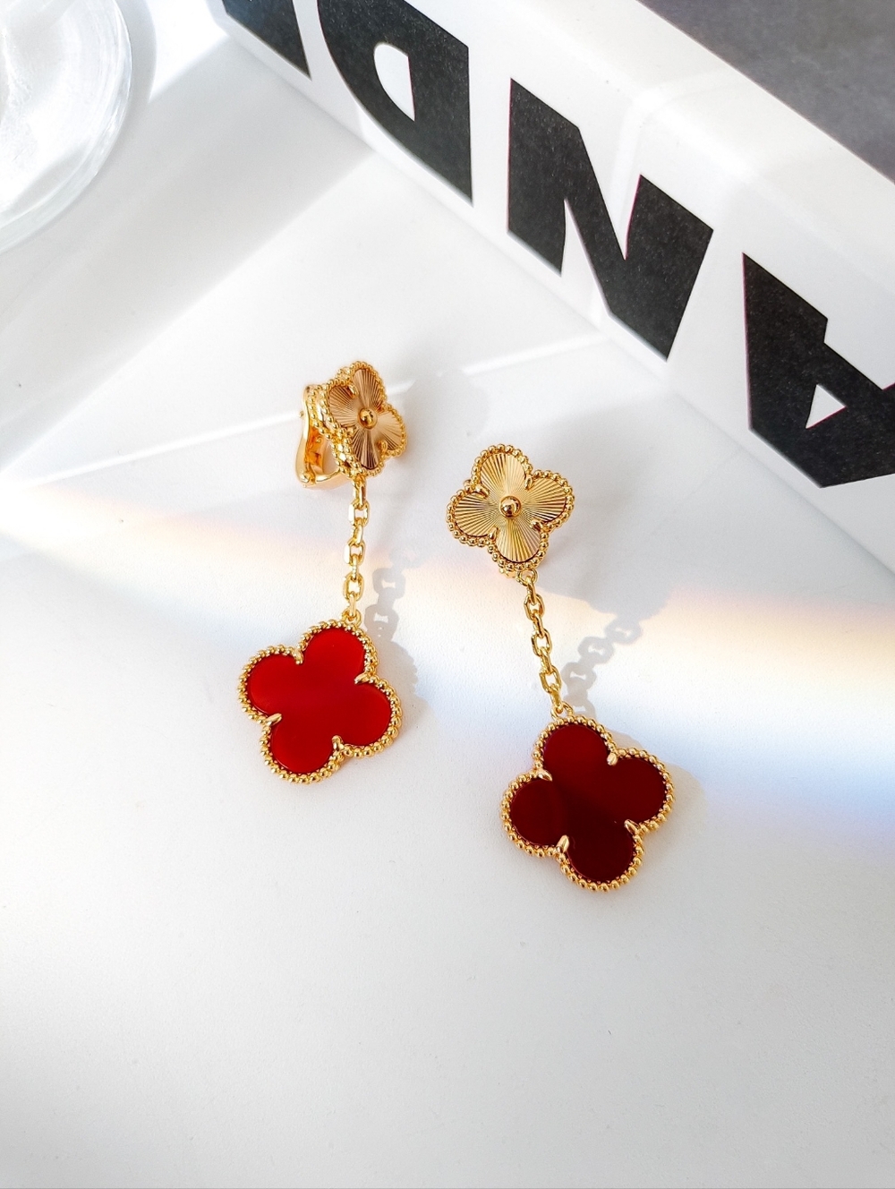 😘 Van Cleef & Arpels Magic Alhambra Collection Double-Flower Red Carnelian Earr - Picture 5 of 8